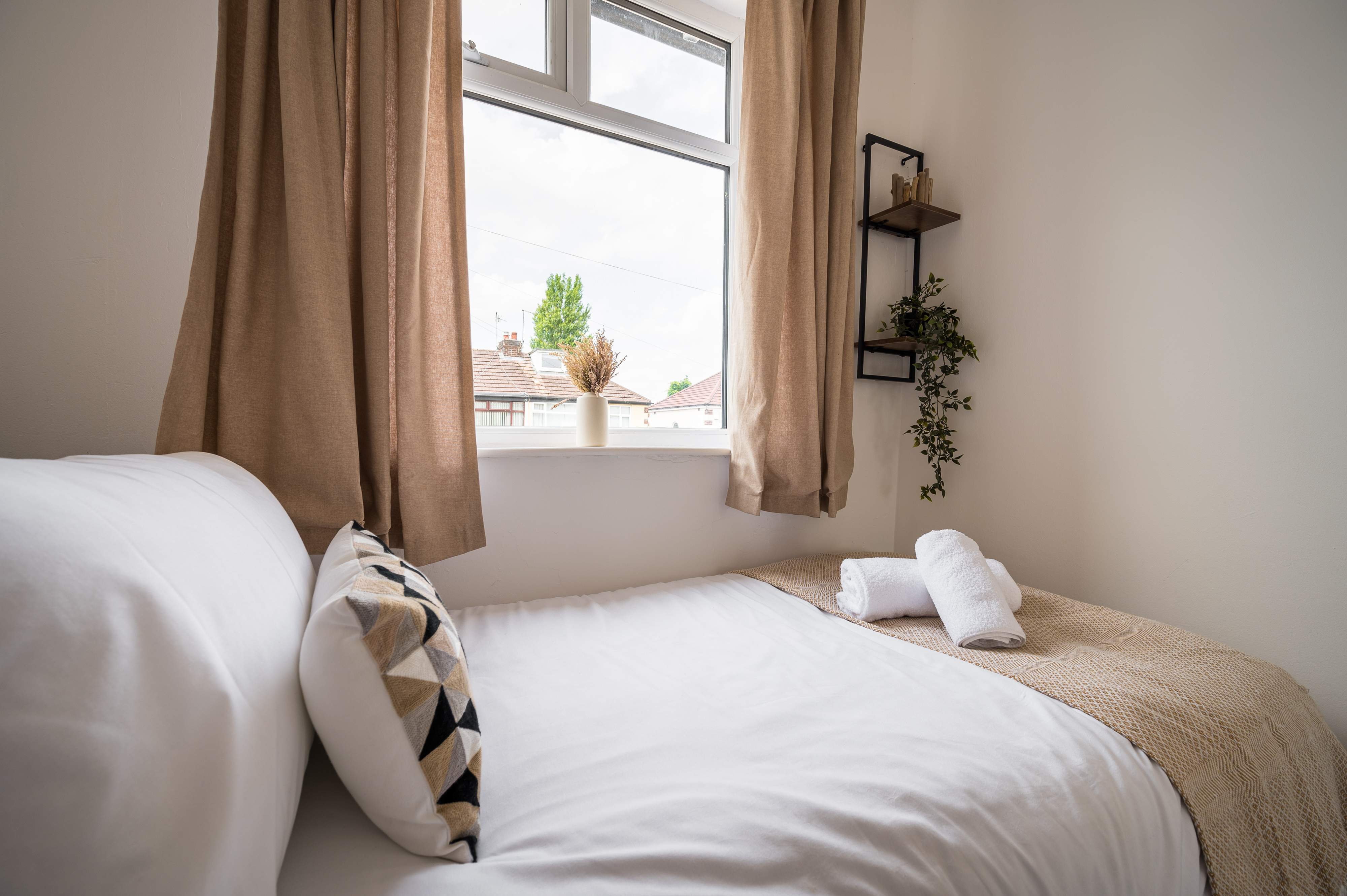 Hestia House single bedroom