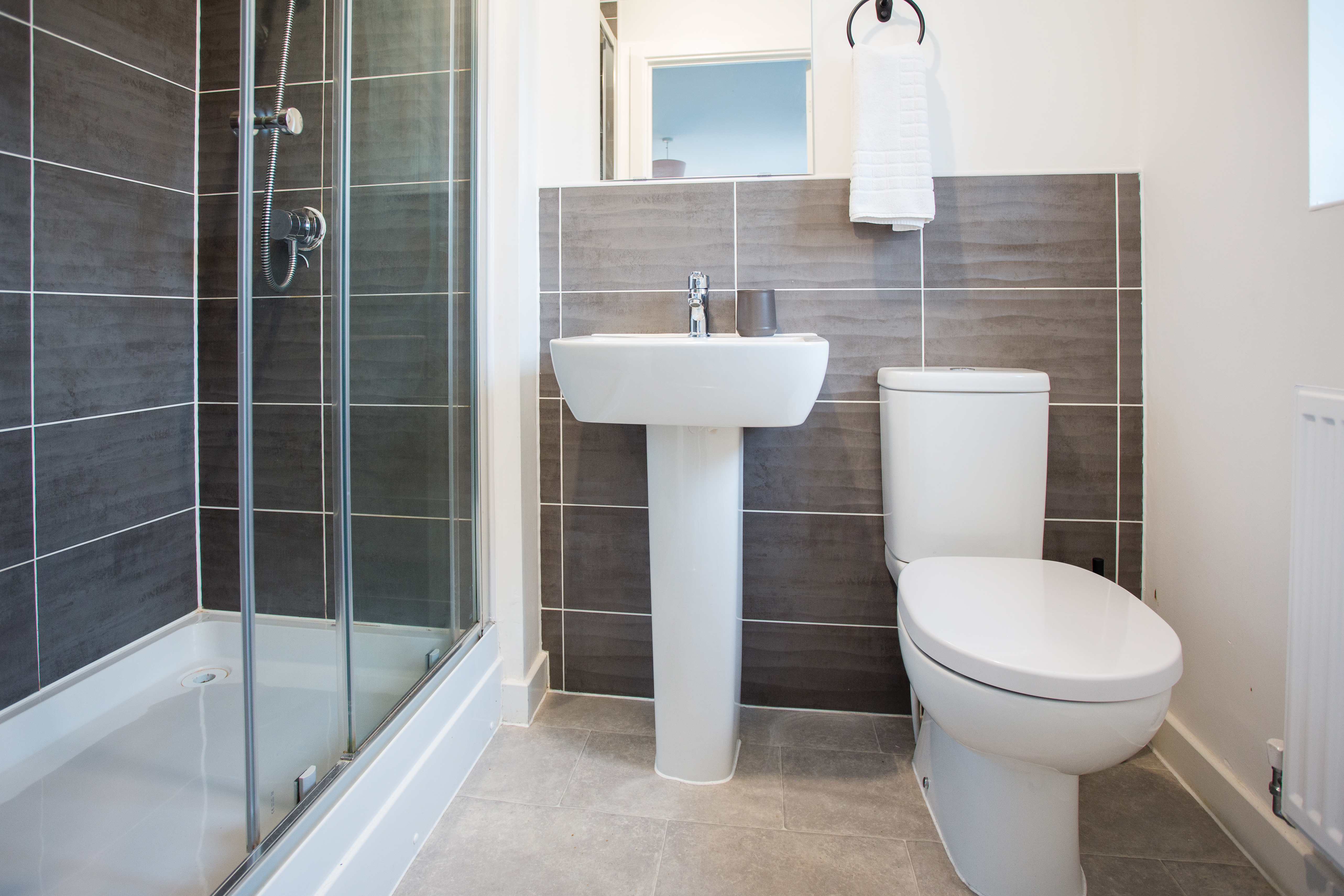 West Halt en-suite bathroom