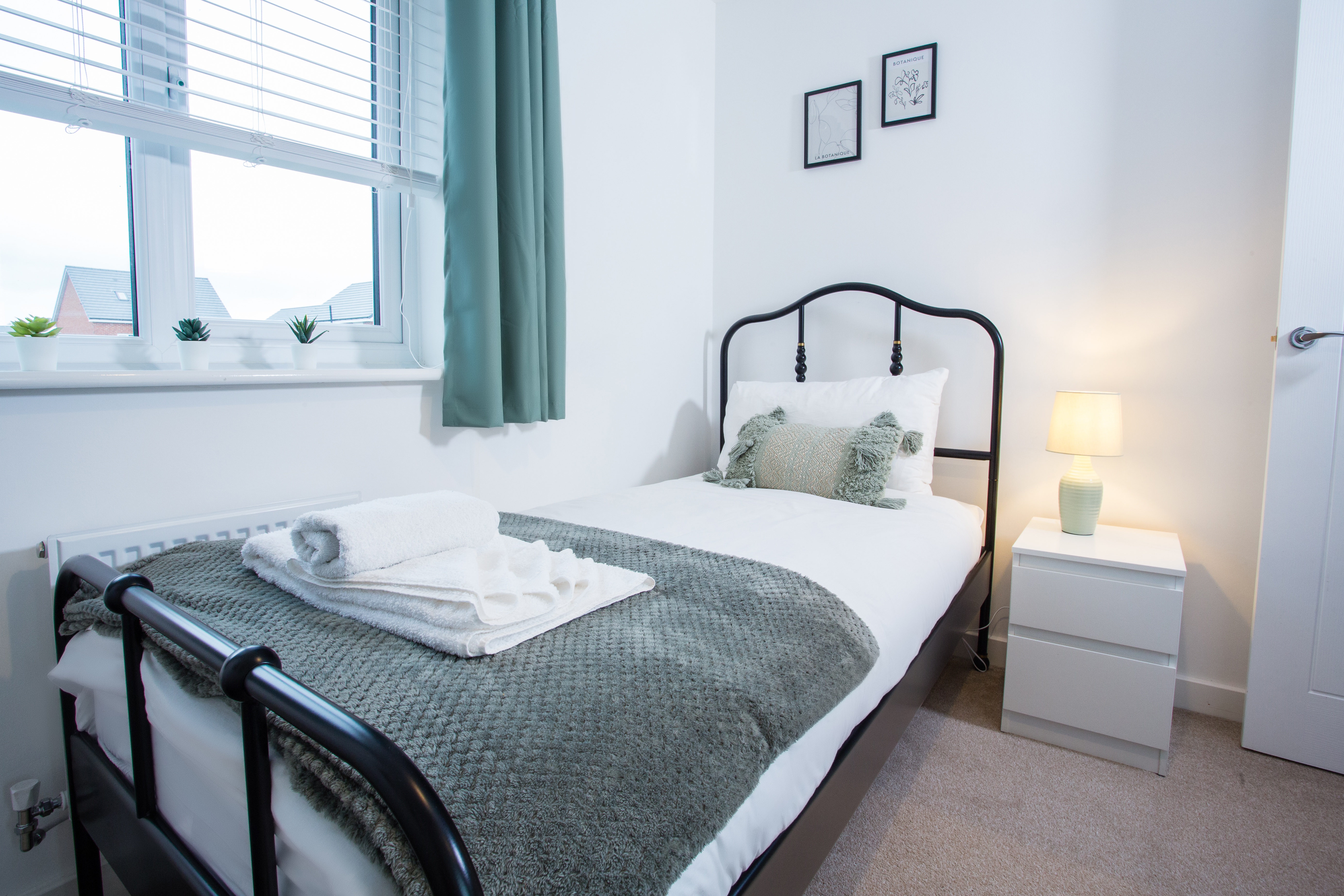 West Halt single bedroom