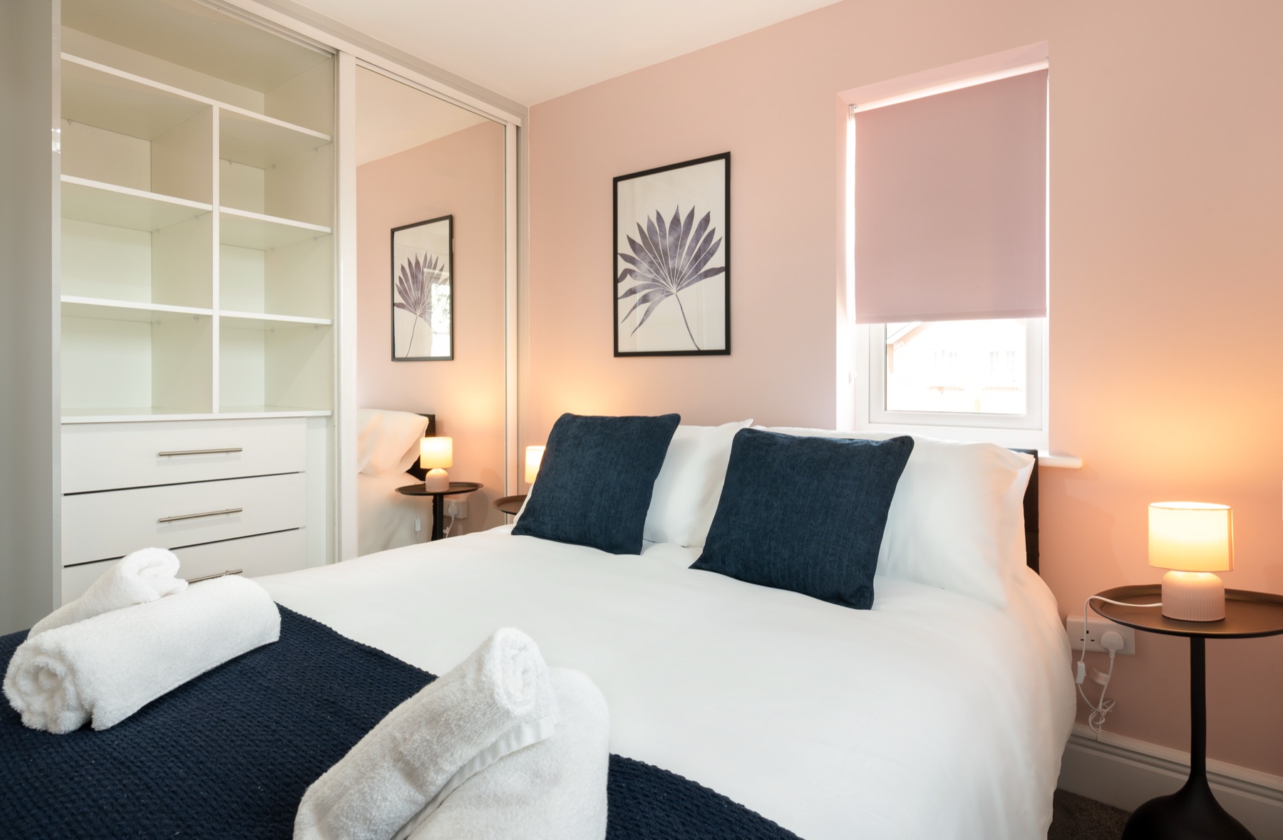 Loddon Lodge double bedroom mirrored wardrobe
