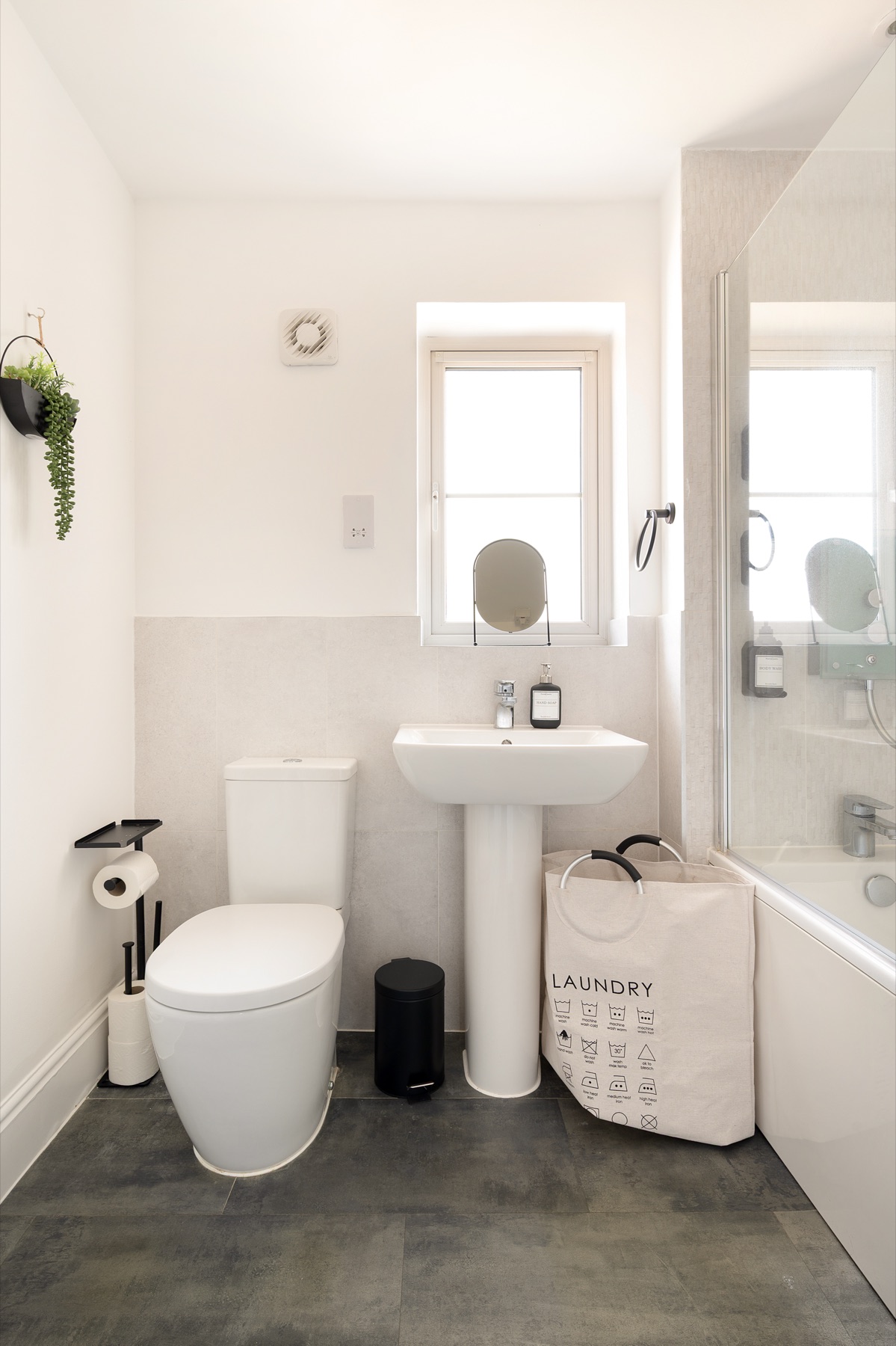 Loddon Lodge family bathroom