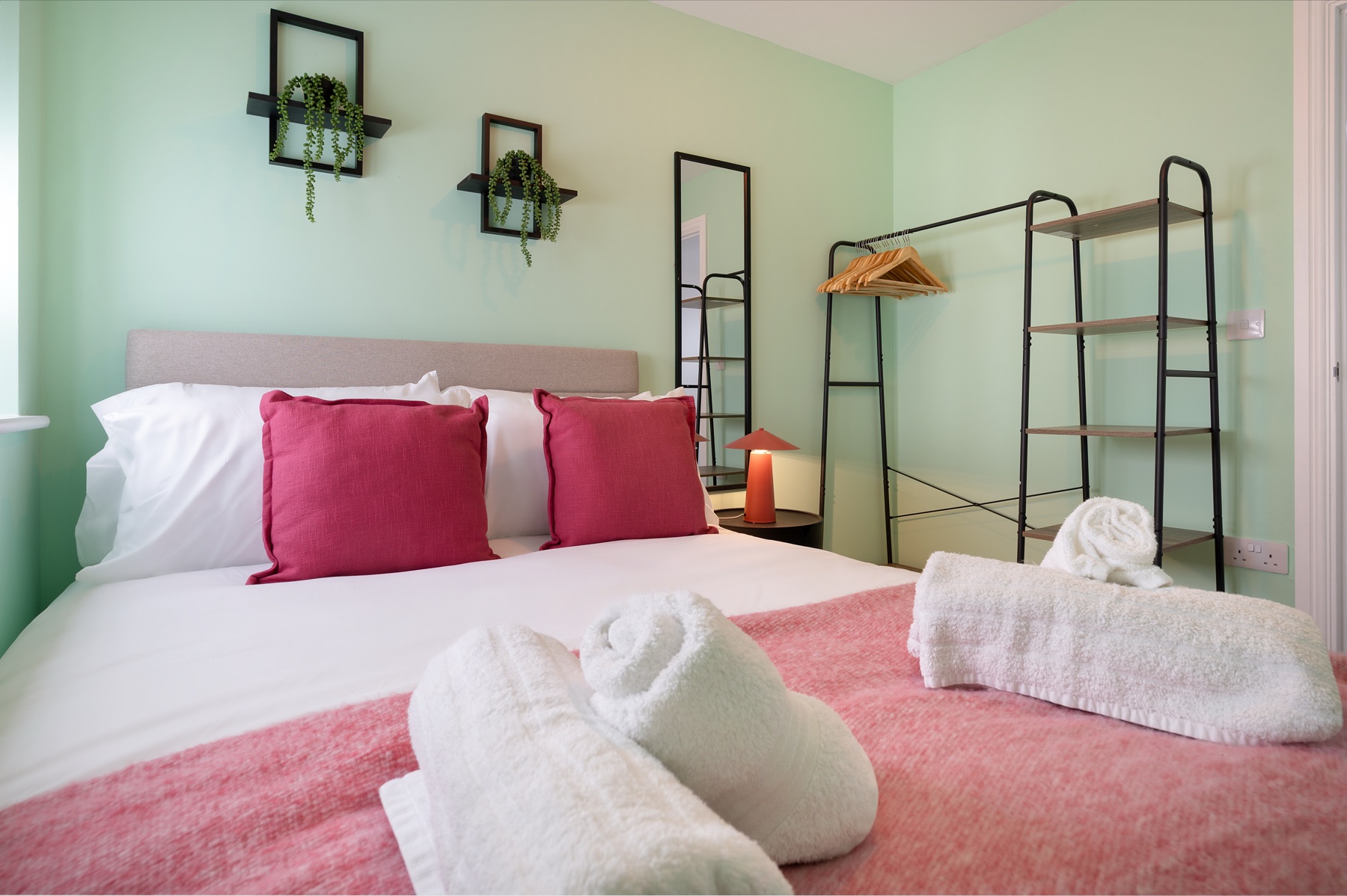Loddon Lodge double bedroom towels