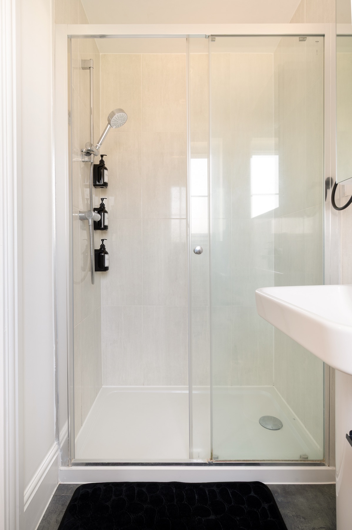 Loddon Lodge shower enclosure