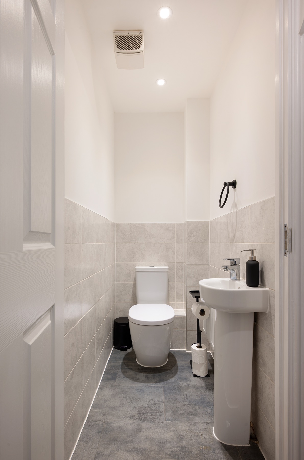 Loddon Lodge downstairs WC