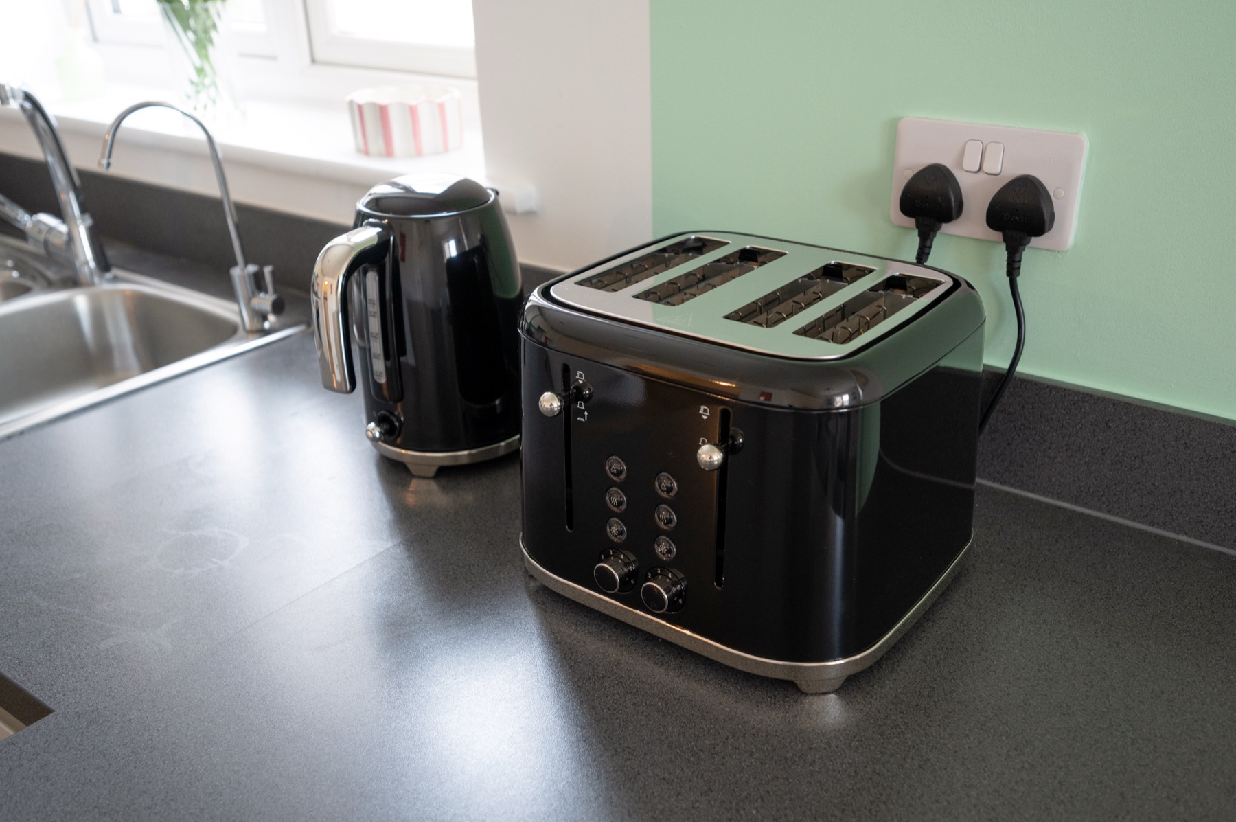 Loddon Lodge kettle and toaster